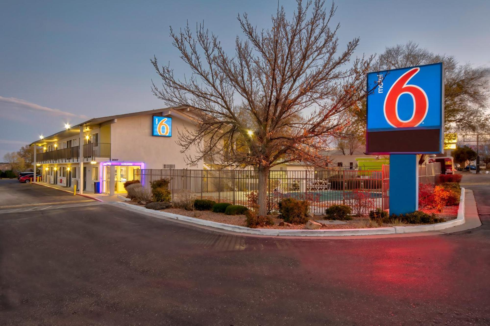 Motel 6 ซานตาเฟ ภายนอก รูปภาพ